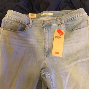 Levi’s classics capris